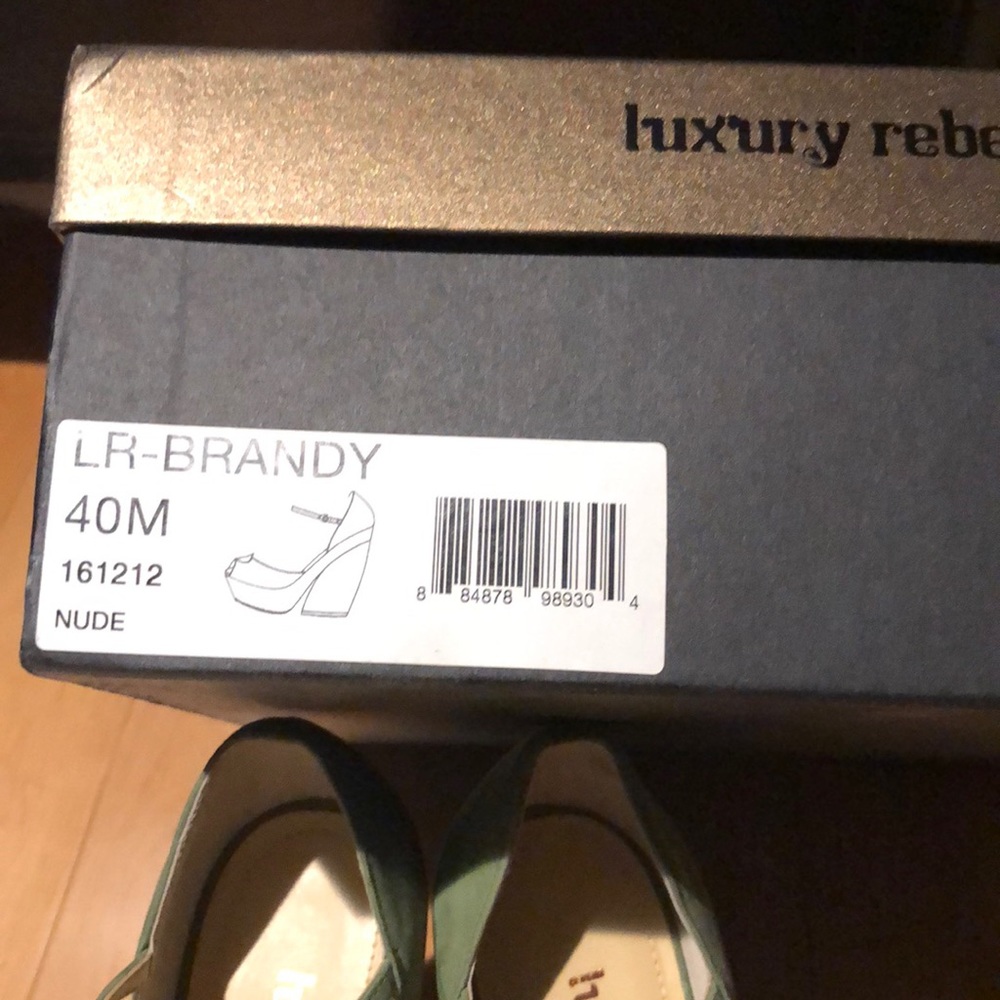 Luxury Rebel sandals. 40M - Picture 7 of 8